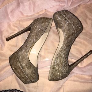 Jessica Simpson Gold Pumps